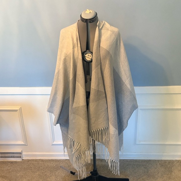 a.n.a Sweaters - a.n.a Soft Gray and Cream Fringe Shawl Poncho NWOT